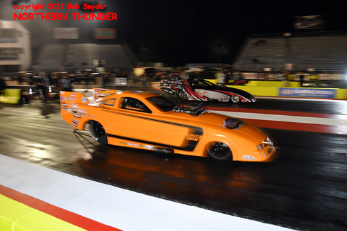 Kyle Smith - 'Smith Family 
Racing' (near lane) vs Mark Billington - 'Sons of Thunder' (far lane)